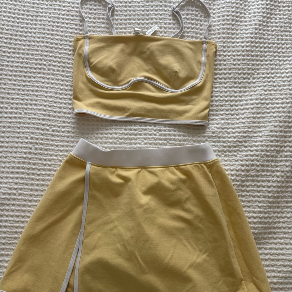 ALO Yoga Yellow and White Set